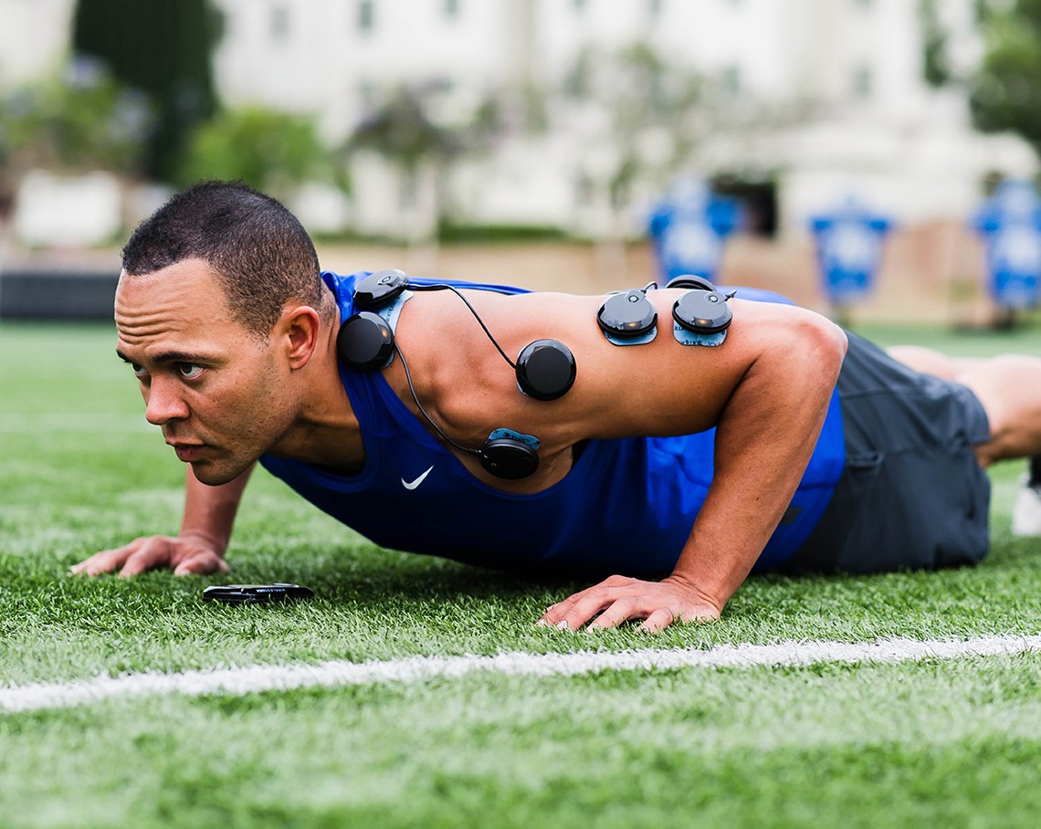 Compex Wireless USA 2.0 Muscle Stimulator with TENS Kit Meta