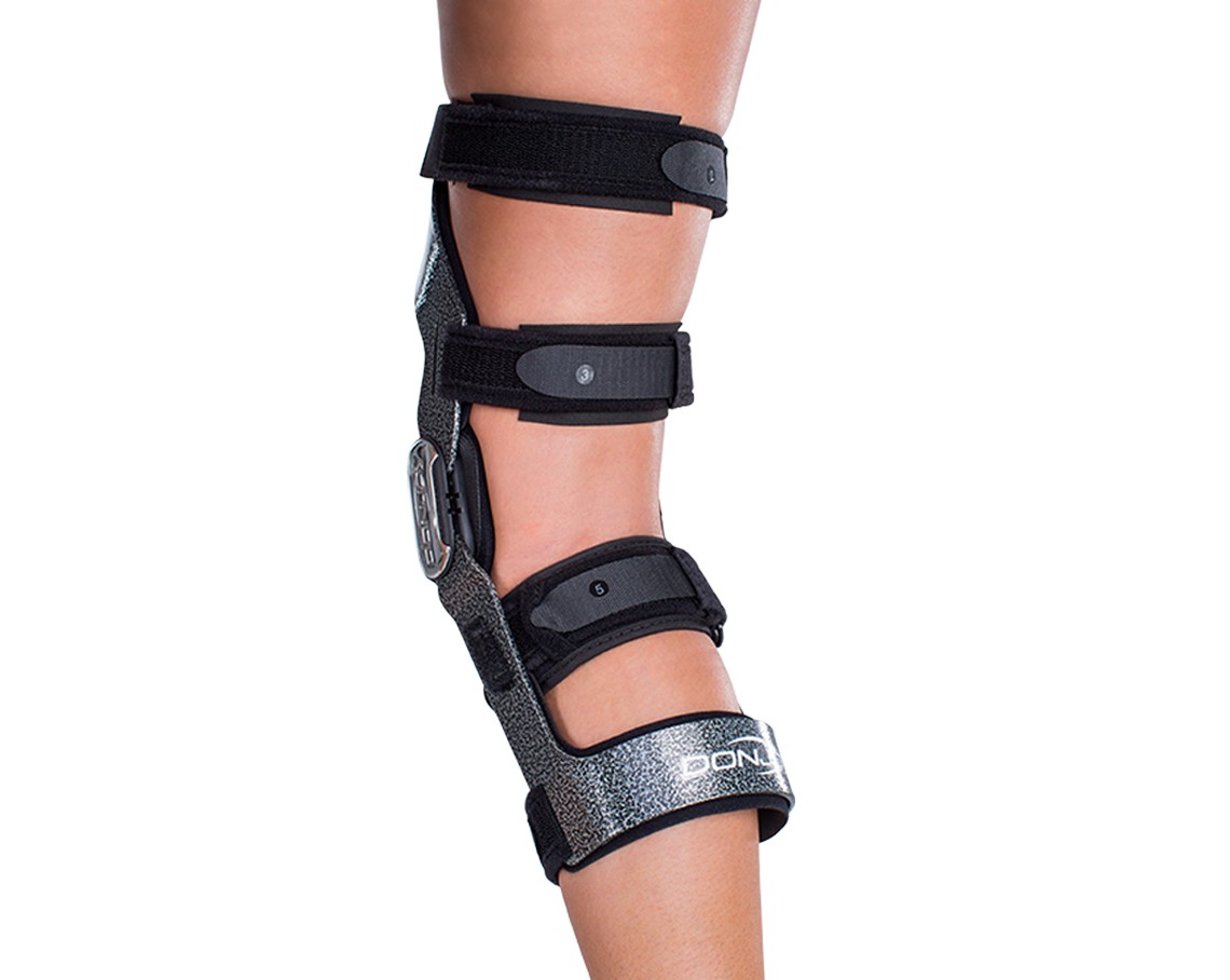 DonJoy Armor Knee Support Brace with FourcePoint Hinge