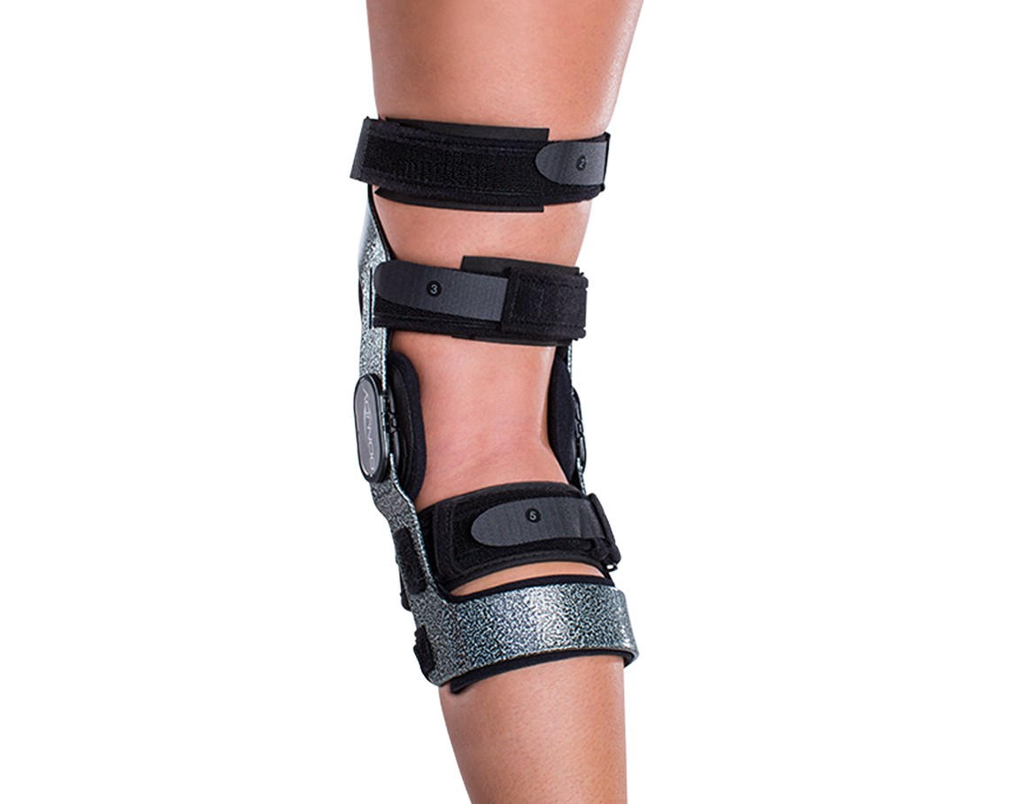 DonJoy Armor Knee Brace with Standard Hinge