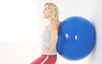 squats with ball physical therapy
